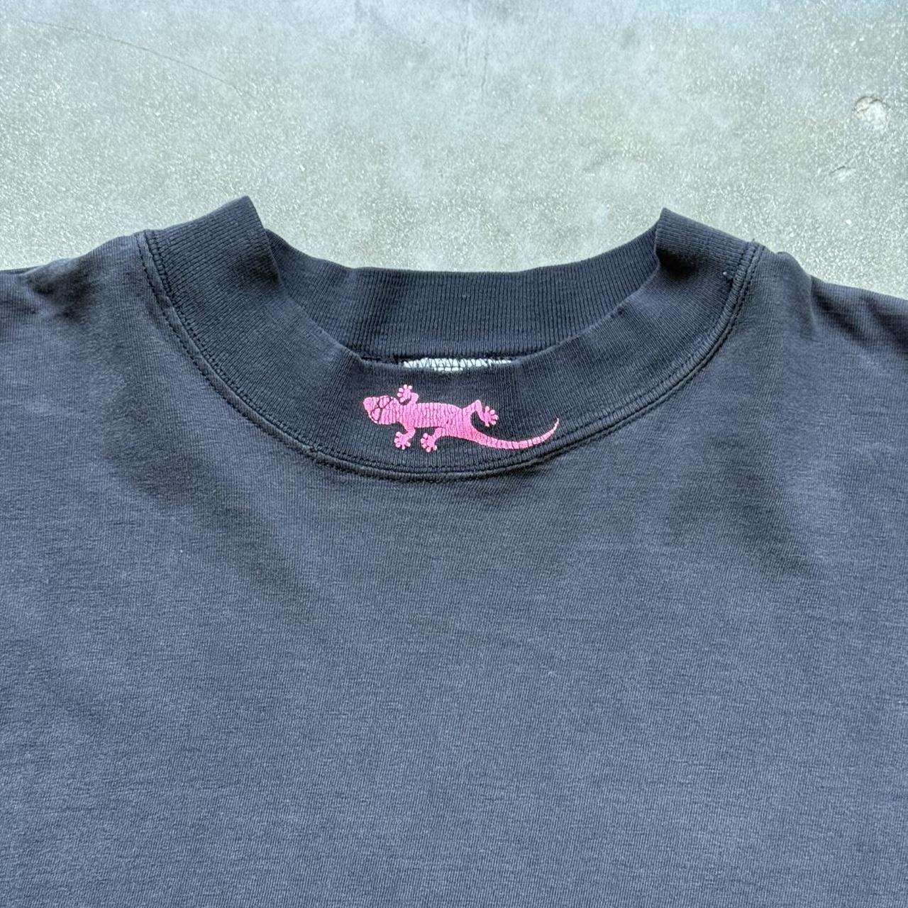 Happy T-Shirts Inc. “Hawaii Gecko” Mock Neck Vintage Graphic T-shirt