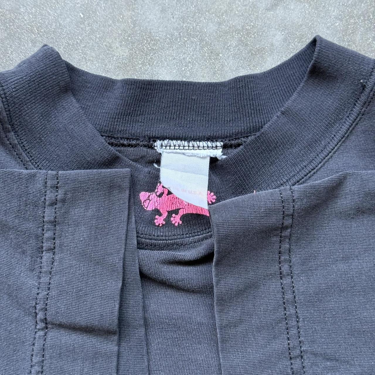 Happy T-Shirts Inc. “Hawaii Gecko” Mock Neck Vintage Graphic T-shirt